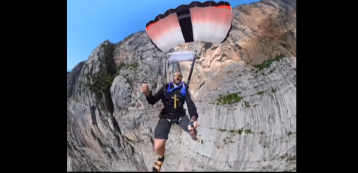 بالفيديو.. إقامة مراسم حفل زفاف بقفز العروسين بالمظلات مع الضيوف